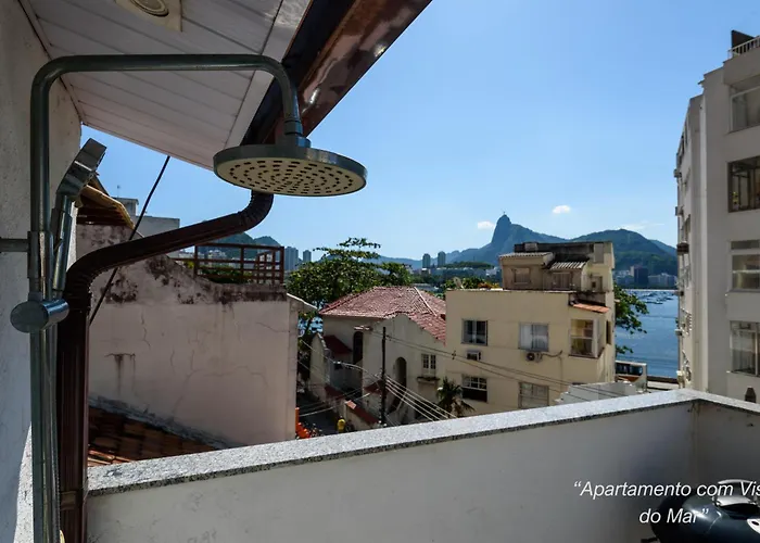 2 Apartamentos Individuais de 2 Quartos na Urca com Vista para Baia de Guanabara a 700m Pão de Açúcar com Cozinha Completa e Wi-Fi - Bares, Restaurantes e Comércio Local a poucos metros Rio de Janeiro